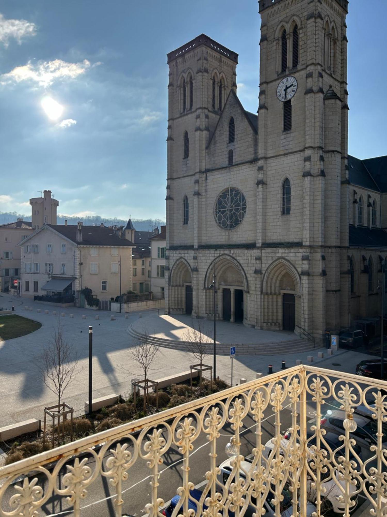 Carnot Place Bourgoin-Jallieu Exterior photo